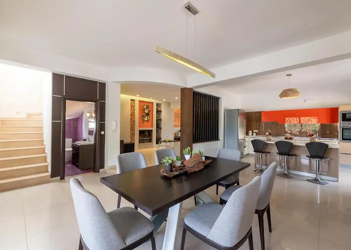 Physis Luxury Villa *