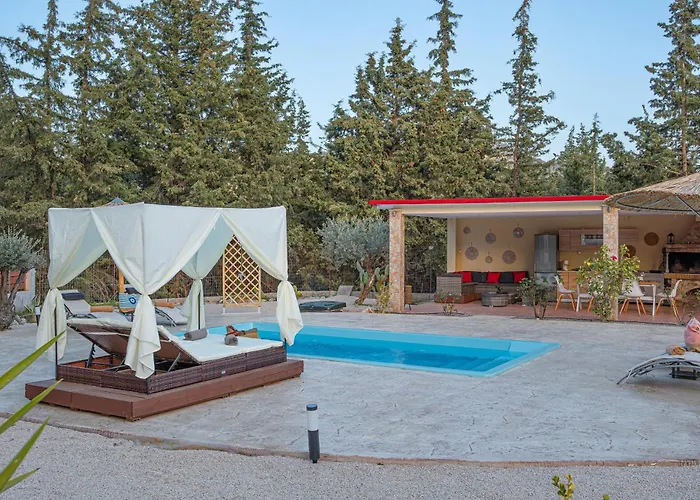 Physis Luxury Villa