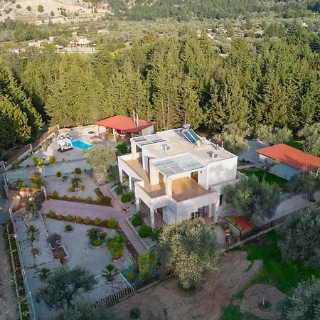 Physis Luxury Villa *